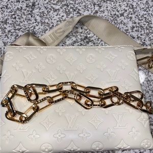 Coussin lookalike white and gold